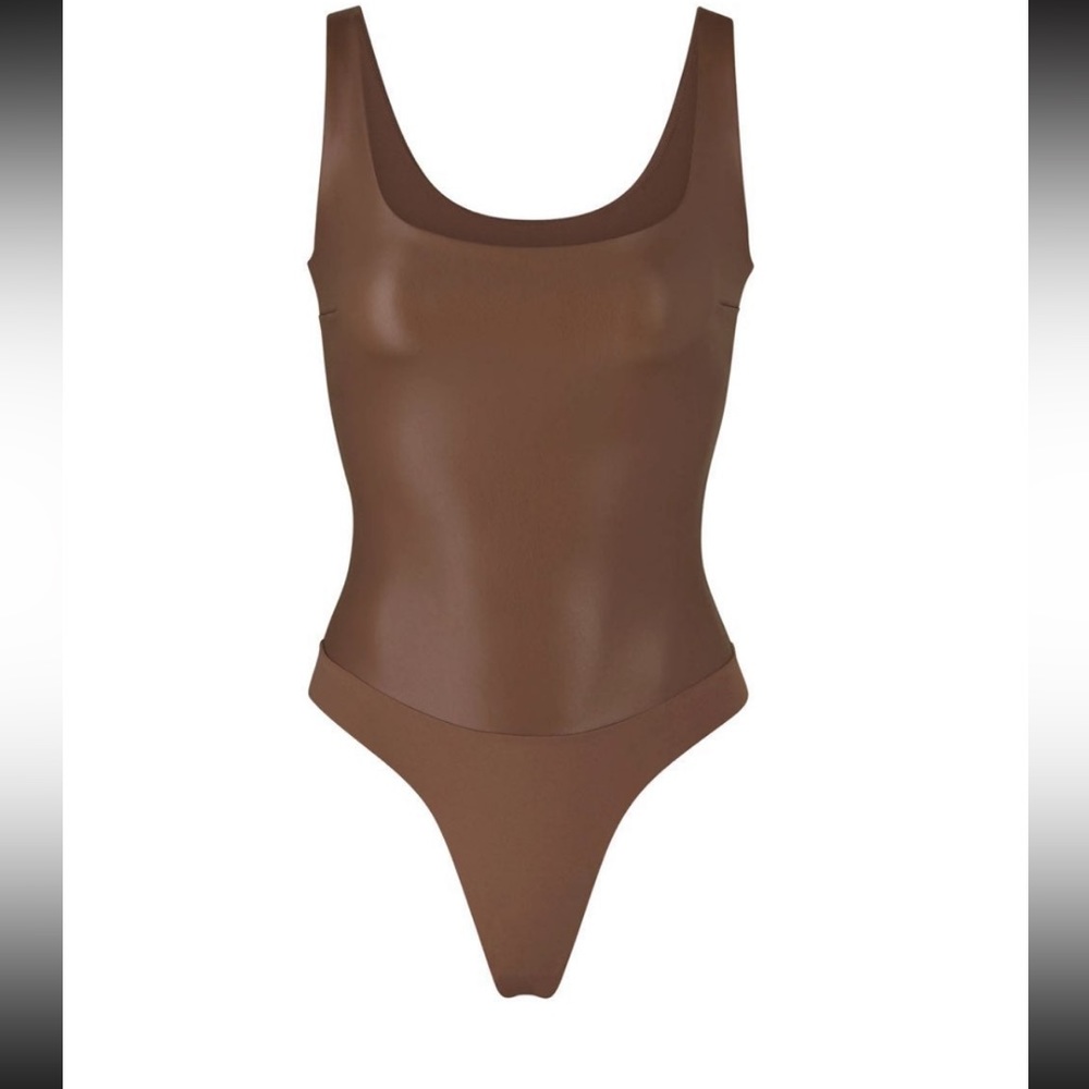 SKIMS FAUX LEATHER SCOOP NECK BODYSUIT NWT